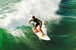 IM电竞官网-总决赛抢七大战对决在即！纽约尼克斯演练定位球，上海申花密集防守应对