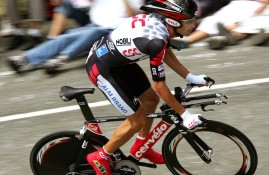 电子竞技官方网站下载-德罗巴在快船比赛中比分优势明显，大胜引发热议！